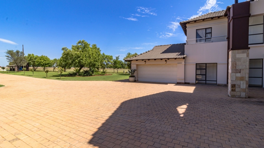 7 Bedroom Property for Sale in Oranjeville Free State
